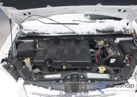 2010 Chrysler Town & Country Touring z USA, uszkodzony, nr VIN 2A4RR5DX2AR149318